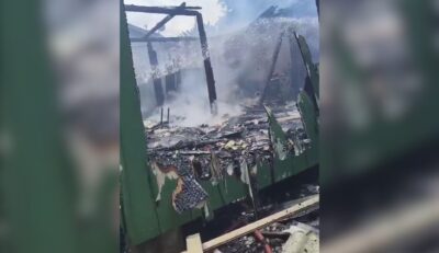 VÍDEO - Incêndio destrói casa em Indaial mobiliza Corpo de Bombeiros