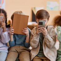 Nova lei aumenta segurança na internet para crianças e adolescentes