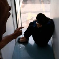 Violência doméstica: mulher relata cárcere privado e agressões em Blumenau