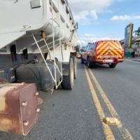 Criança é atropelada por caminhão em frente a escola em Gaspar