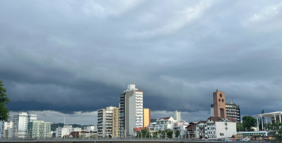 Domingo com chance de chuva em Blumenau