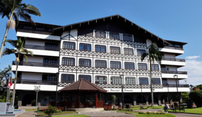 Assembleia de servidores altera atendimento em escolas e postos nesta terça