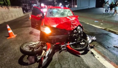Batida entre moto e carro deixa uma pessoa morta em Blumenau; bafômetro aponta álcool acima do permitido