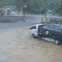 Câmera registra momento do acidente que matou duas pessoas na BR-470