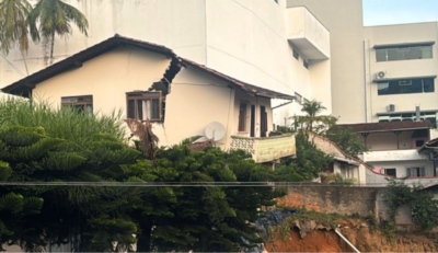 Casa “racha ao meio” no bairro Escola Agrícola, em Blumenau