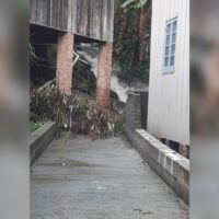 “Cachoeira”: moradores relatam alagamentos constantes após obra em rua de Blumenau