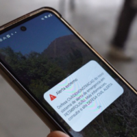 Por que alguns celulares recebem alerta da Defesa Civil com som e outros não?