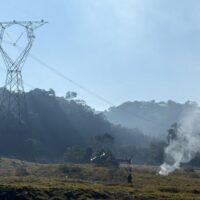 Helicóptero cai e pega fogo em Pomerode