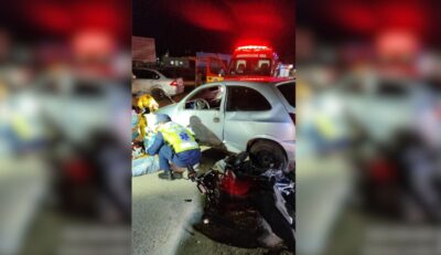 Colisão entre carro e moto deixa dois feridos na Rodovia Ivo Silveira, em Gaspar
