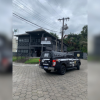 Homem é preso com quase 1kg de drogas em Blumenau