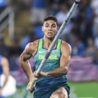 Campeão olímpico Thiago Braz marca presença em competição de salto com vara no Parque Vila Germânica