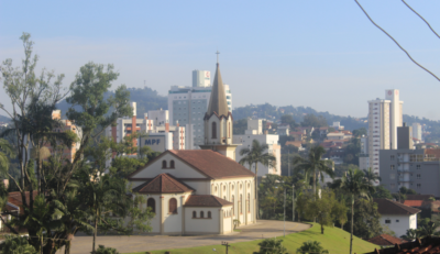 Blumenau amanhece com nevoeiro neste domingo