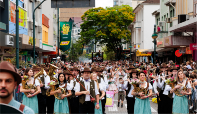 Oktoberfest Blumenau terá desfile extra em 2026; veja as datas