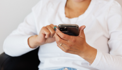 O algoritmo venceu: redes sociais lideram o consumo de notícias no Brasil